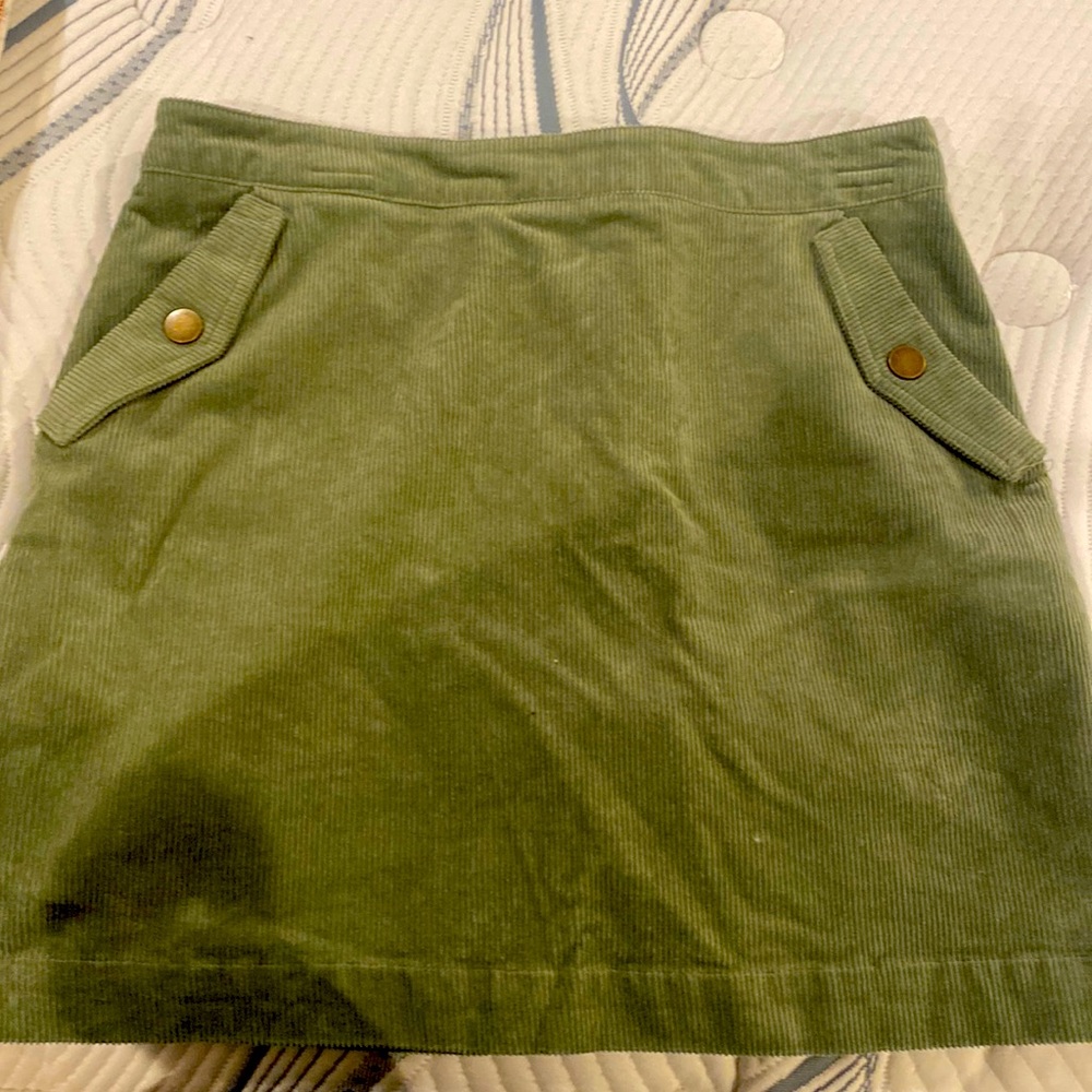 I’m selling a skirt, it’s from copper key, the size is large